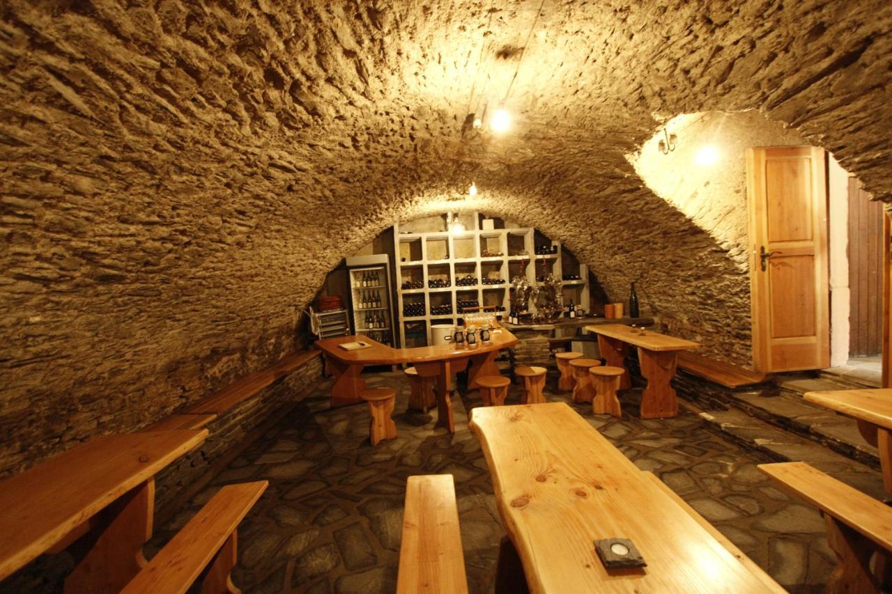 Hotel Und Weingut Karlsmuehle Mertesdorf Exterior foto