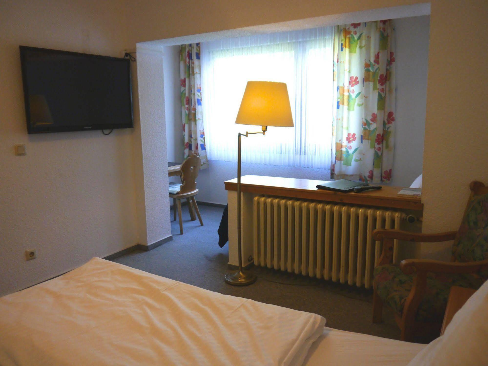 Hotel Und Weingut Karlsmuehle Mertesdorf Exterior foto
