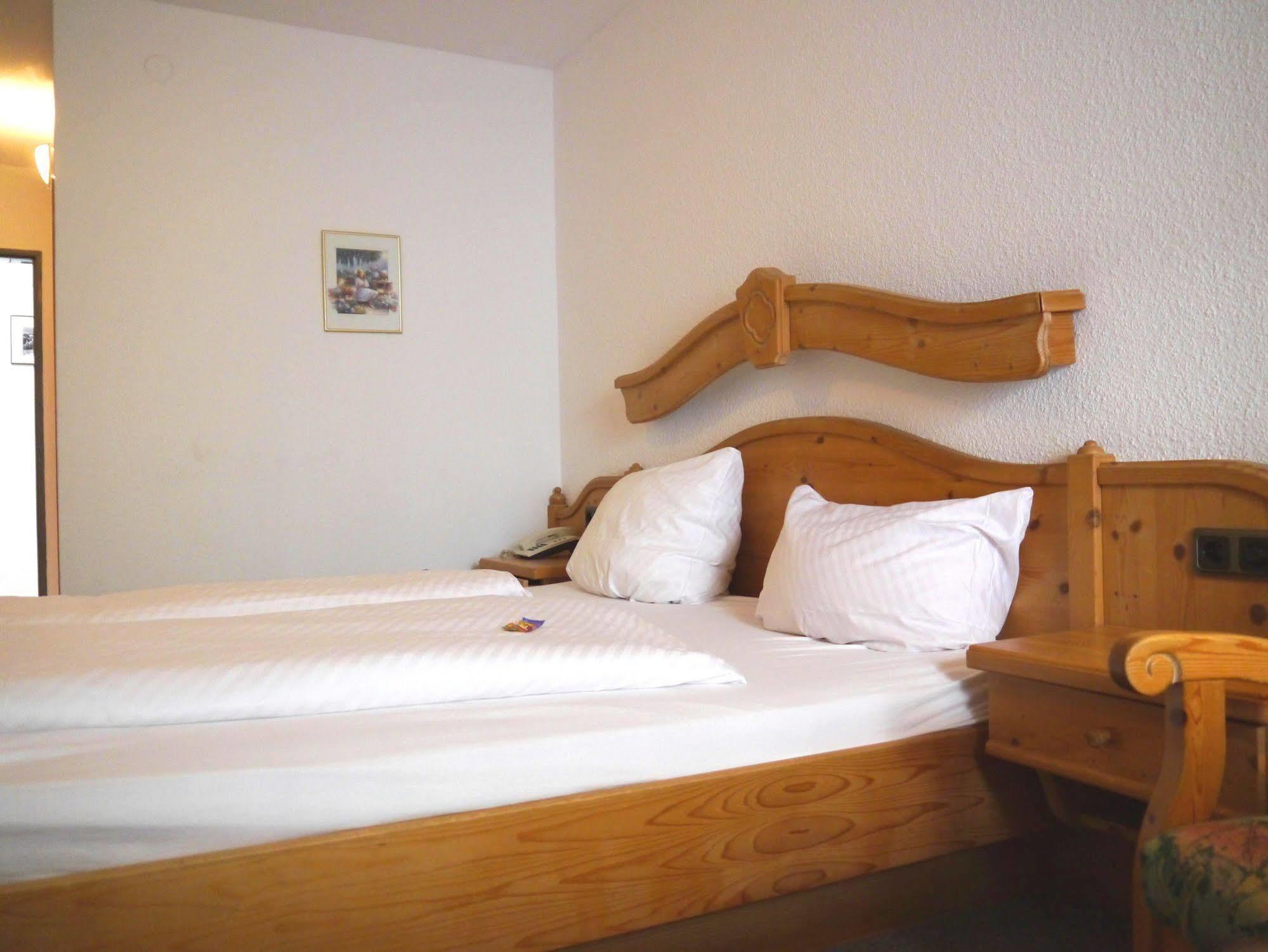 Hotel Und Weingut Karlsmuehle Mertesdorf Exterior foto